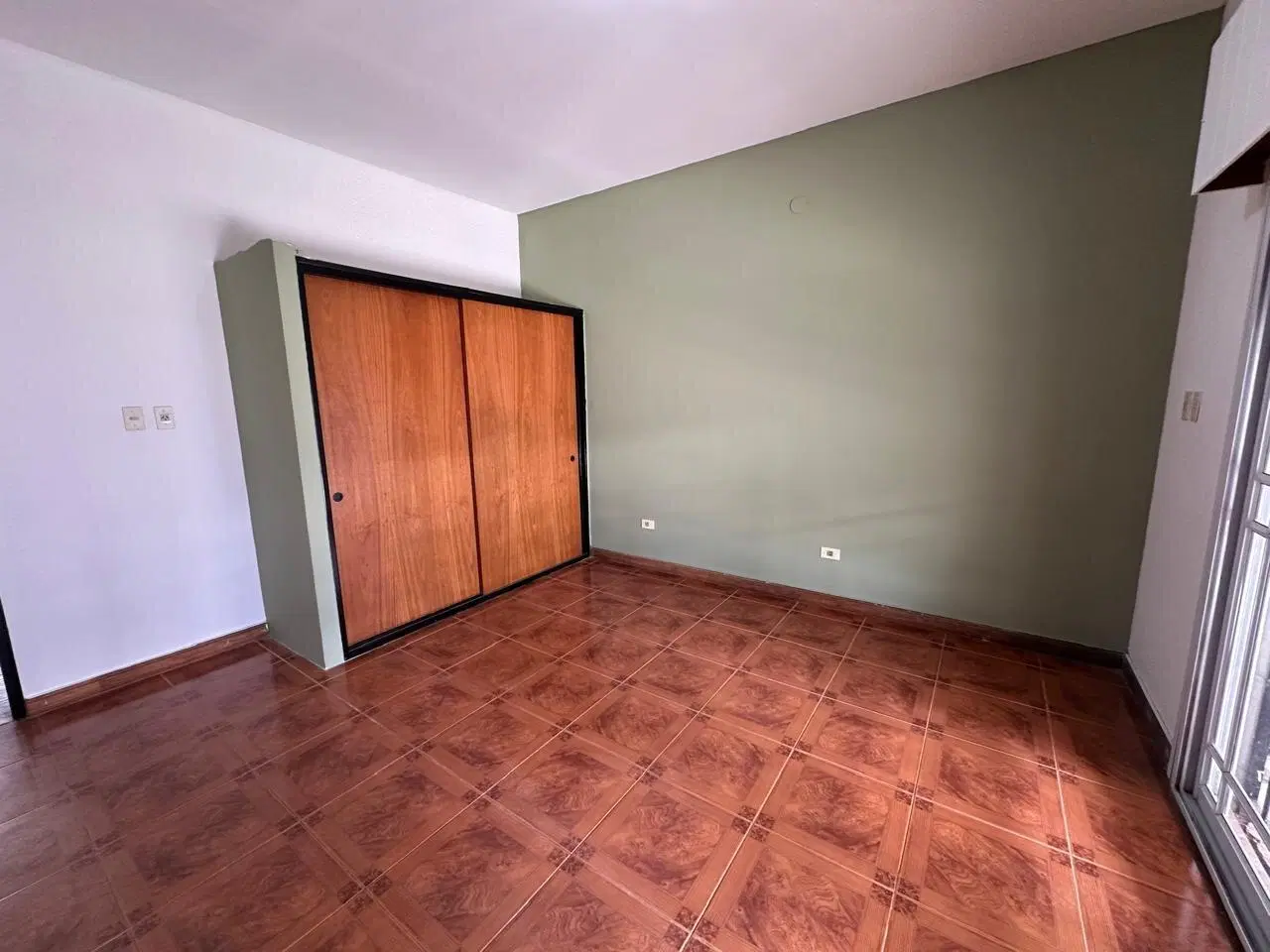 Amplio PH de 3 Ambientes en Merlo 1