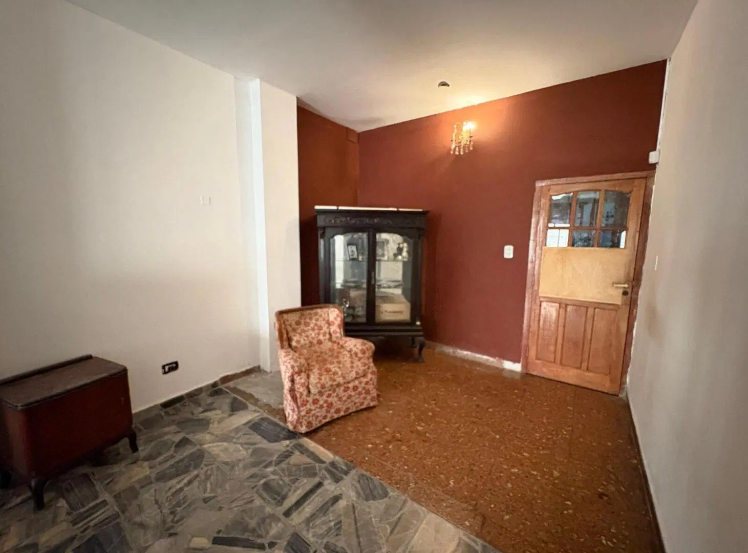 IMPORTANTE CASA A LA VENTA EN MERLO 1