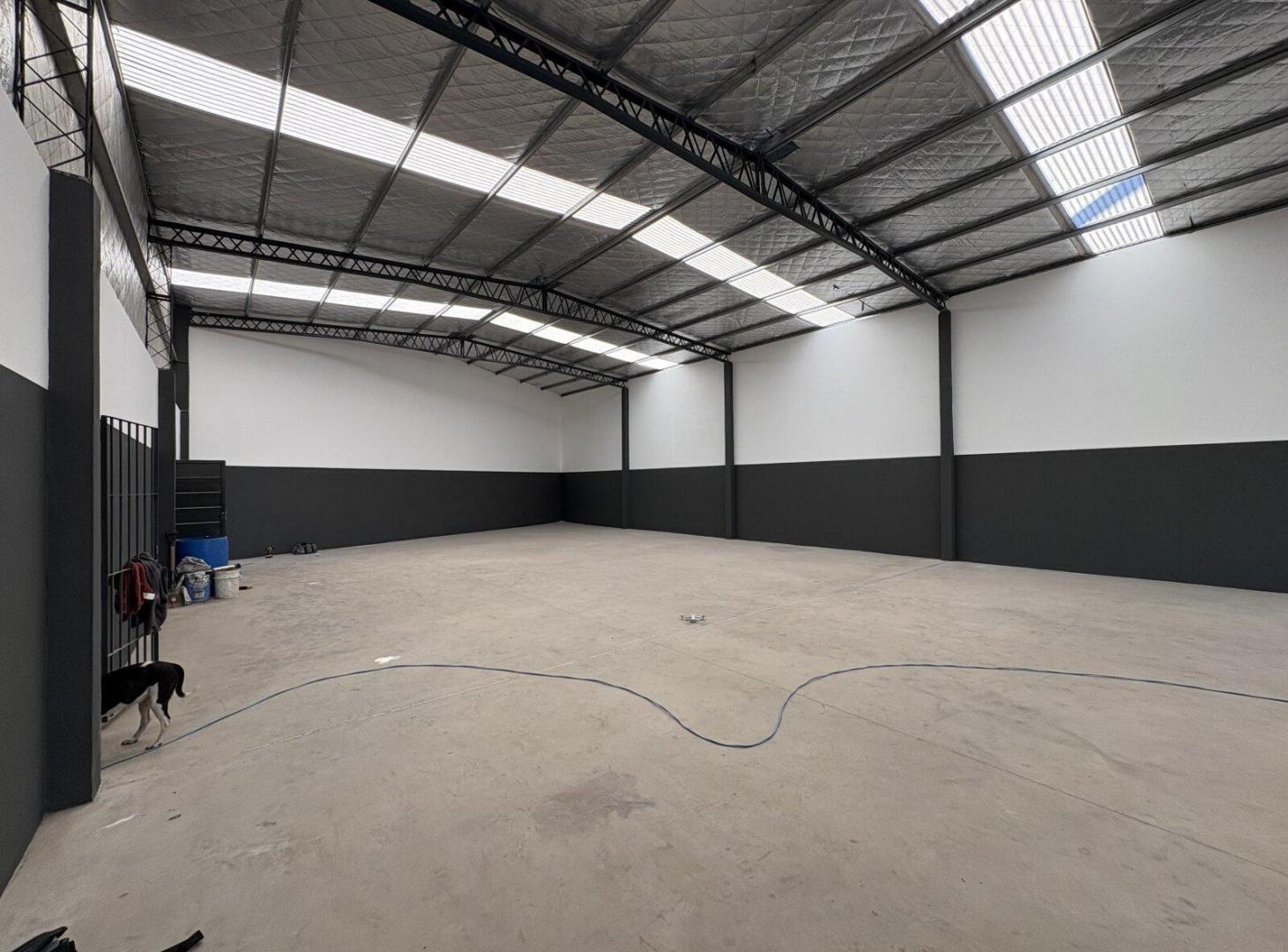 Foto de Importante galpón EN ALQUILER a estrenar de 300m2 en Ruta 1003 y, imagen 2