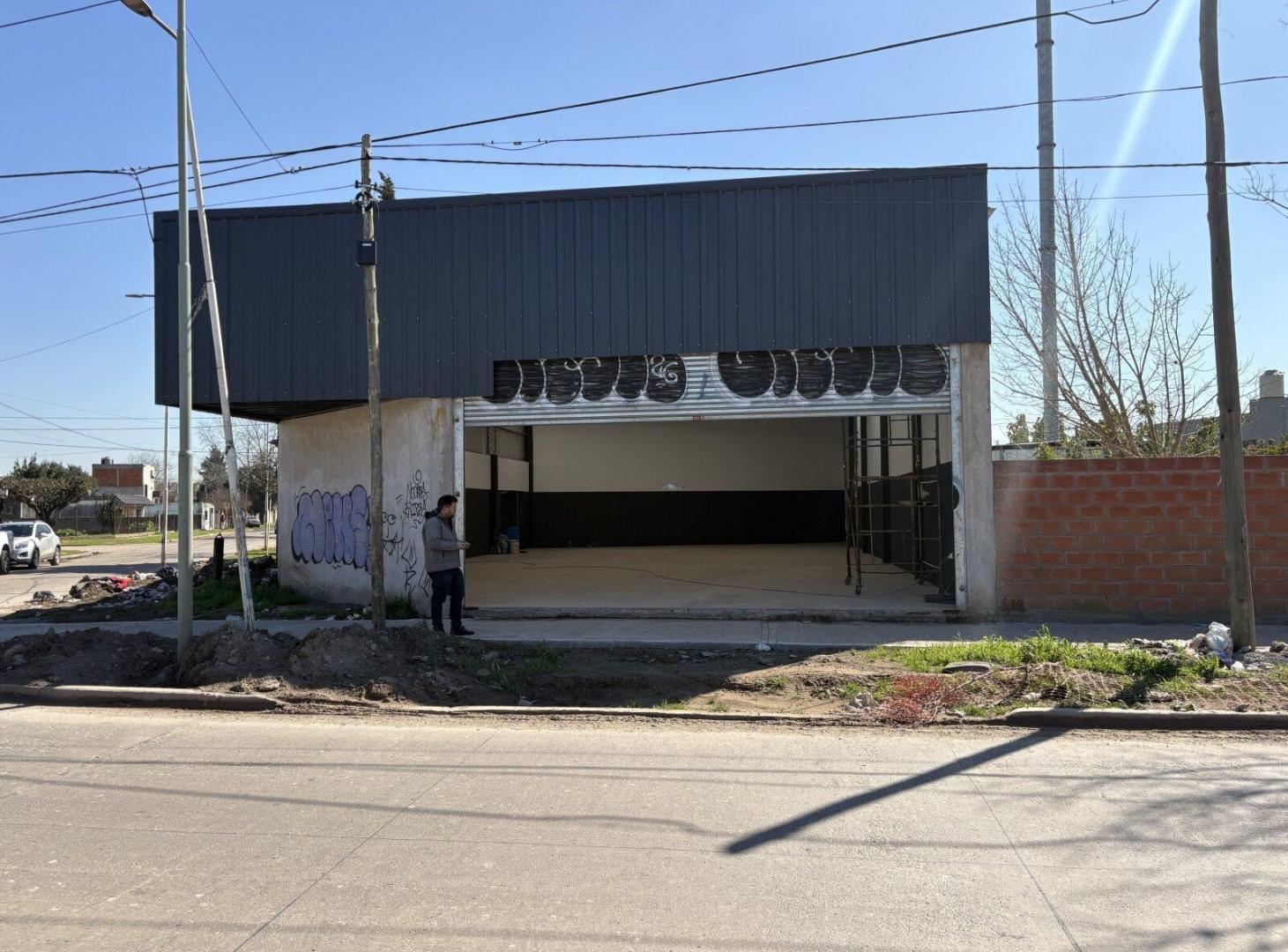 Importante galpón en ALQUILER a estrenar de 300m2 en Ruta 1003 y Venezuela