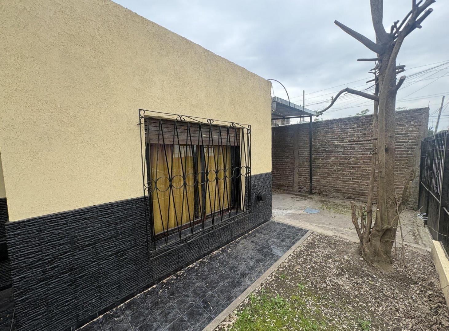 Foto de Casa de 3 ambientes con cochera y patio, imagen 3