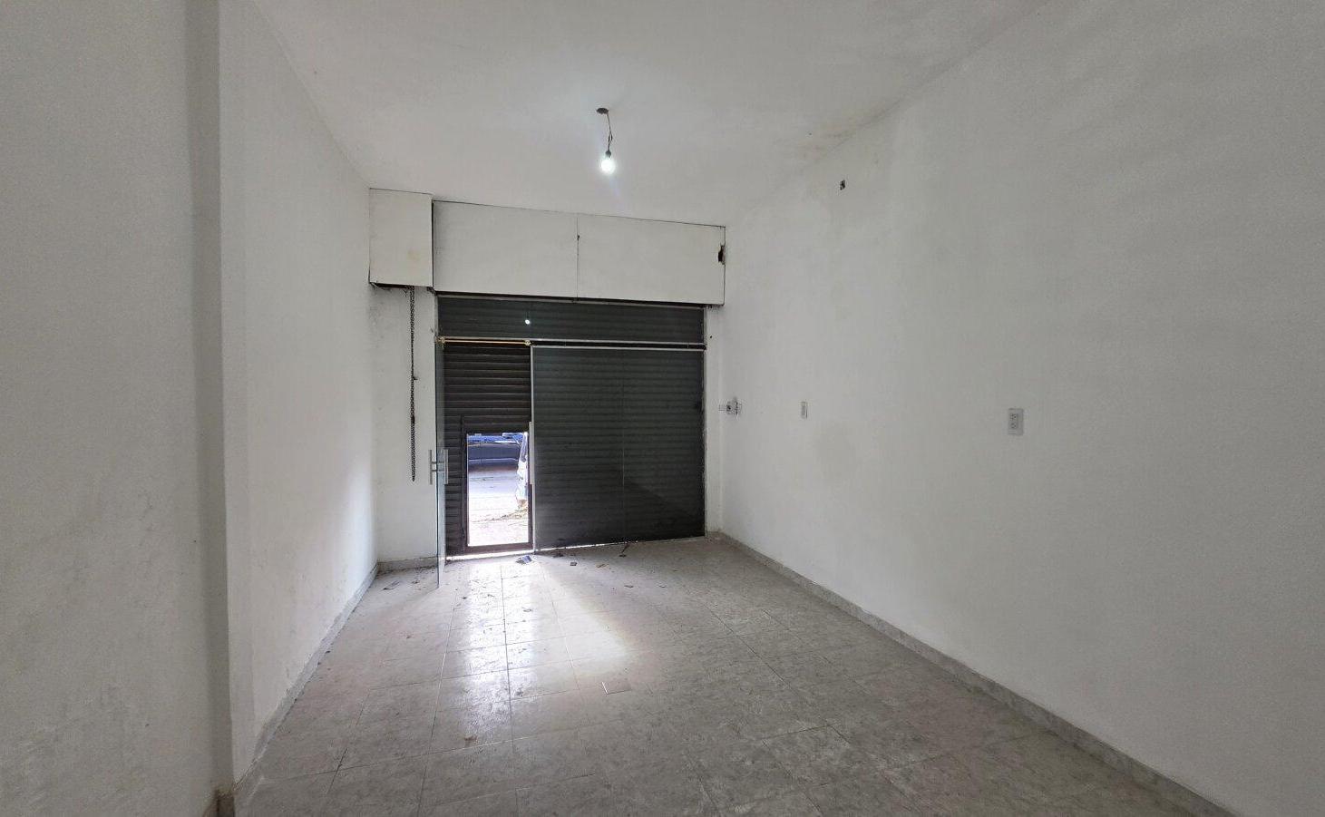 Foto de LOCALES A LA VENTA EN OPORTUNINDAD SOBRE CALLE IMPORTANTE EN ITUZAINGO, imagen 4