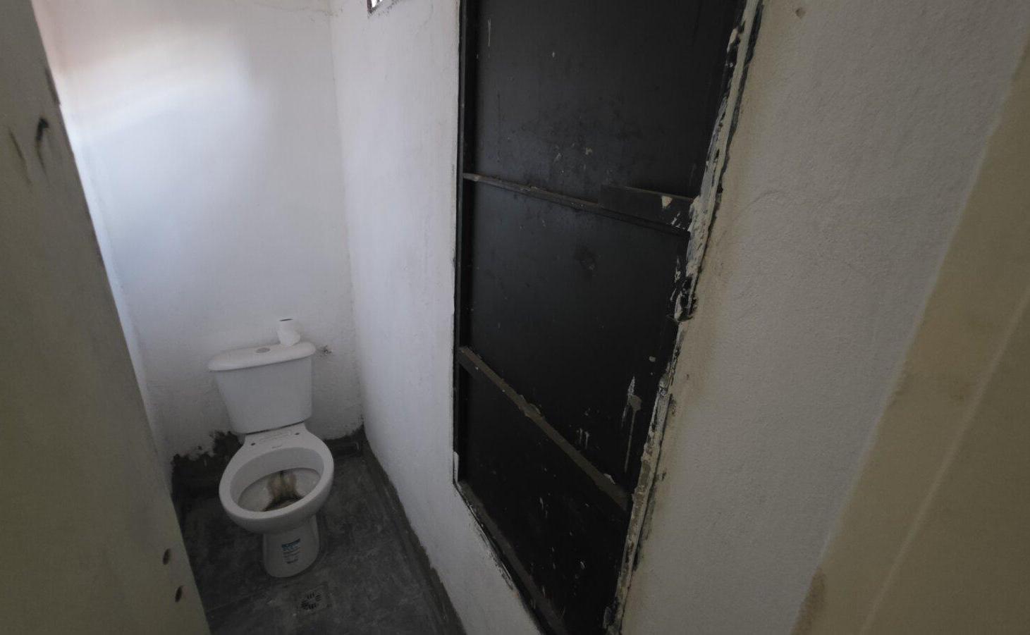 Foto de LOCALES A LA VENTA EN OPORTUNINDAD SOBRE CALLE IMPORTANTE EN ITUZAINGO, imagen 1