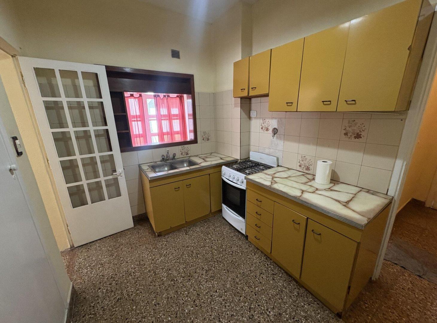 Foto de Dpto en alquiler con amplio patio y cochera, imagen 4