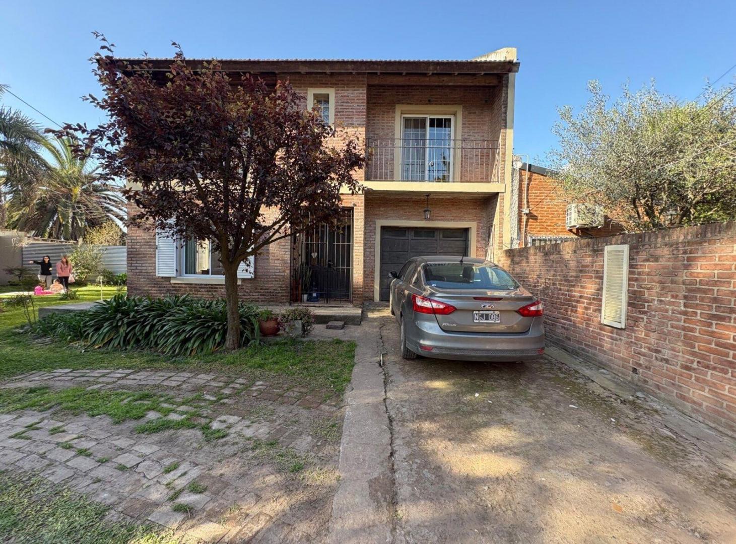 Foto de HERMOSA CASA A LA VENTA CON 4 DORMITORIOS EN EL PARQUE SAN MARTIN, imagen 2