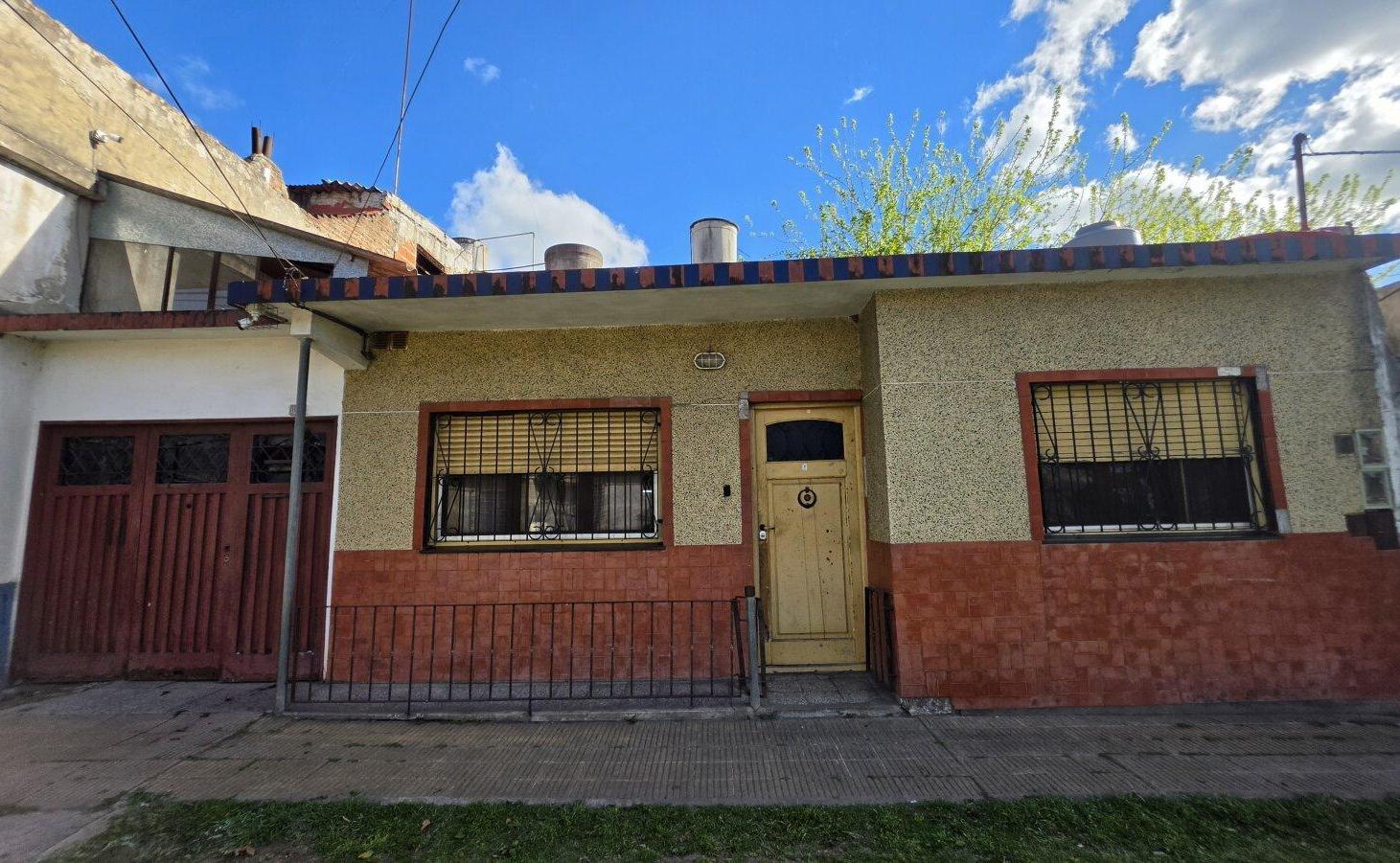Foto de CASA + LOCAL AMPLIO , A LA VENTA EN MERLO - BS.AS., imagen 1