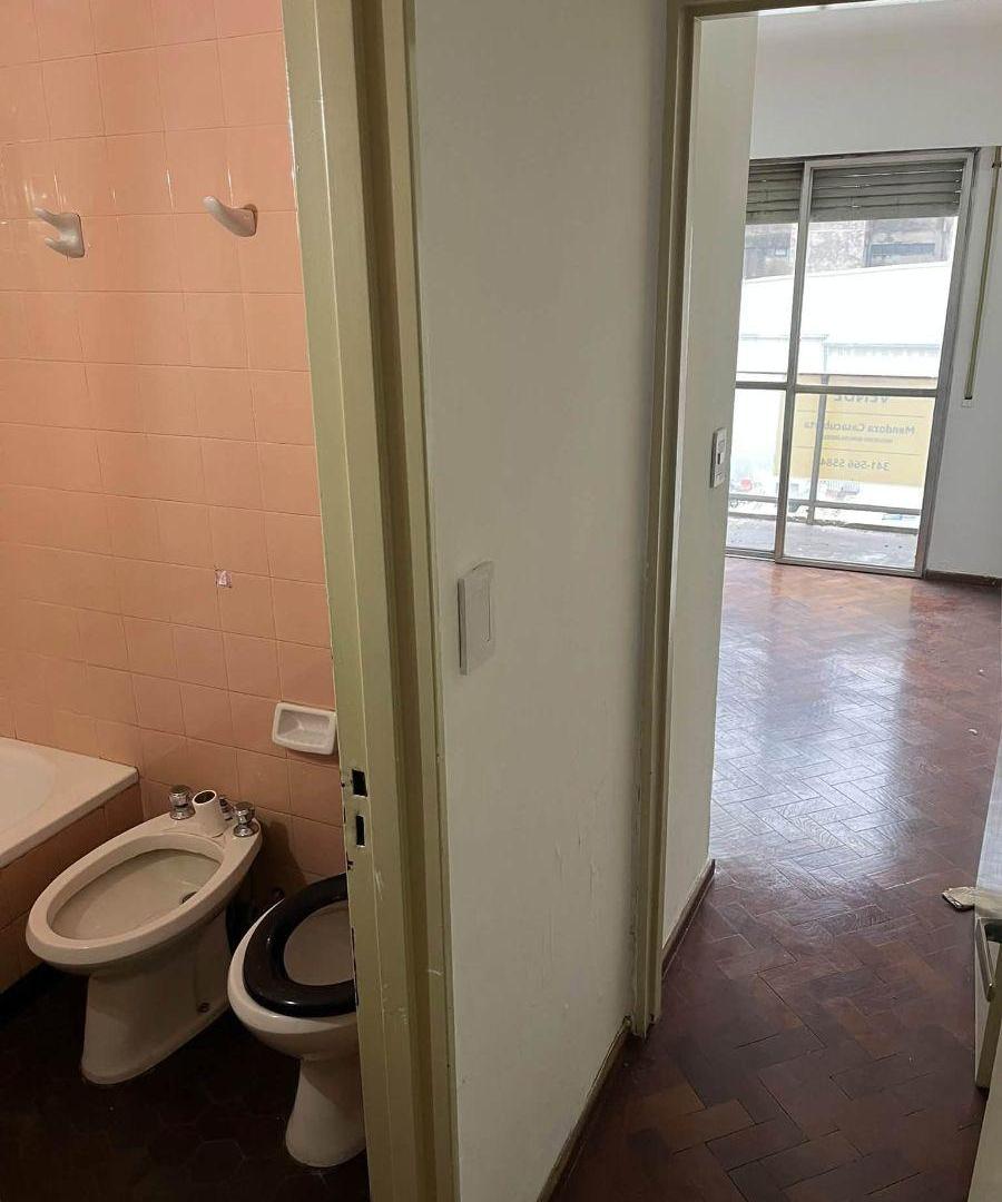 Foto de AMPLIO DEPARTAMENTO DE 1 DORMITORIO Y BALCON, EN EL CENTRO., imagen 5
