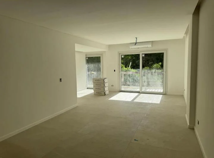 Piso A Nuevo - 4 dormitorios en suite - Frente a Plaza Vicente Lopez 5