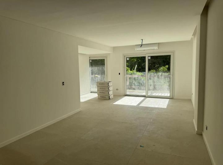Piso A Nuevo - 4 dormitorios en suite - Frente a Plaza Vicente Lopez 2