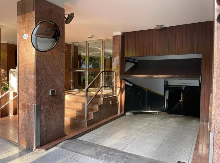 Piso A Nuevo - 4 dormitorios en suite - Frente a Plaza Vicente Lopez 3