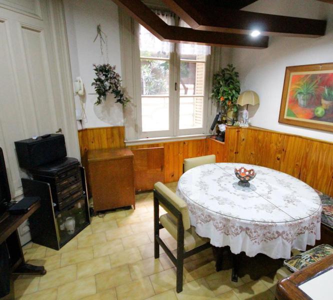 Dean Funes 330 - P. B.: 6 Amplios Ambientes Entrepiso Patio 4