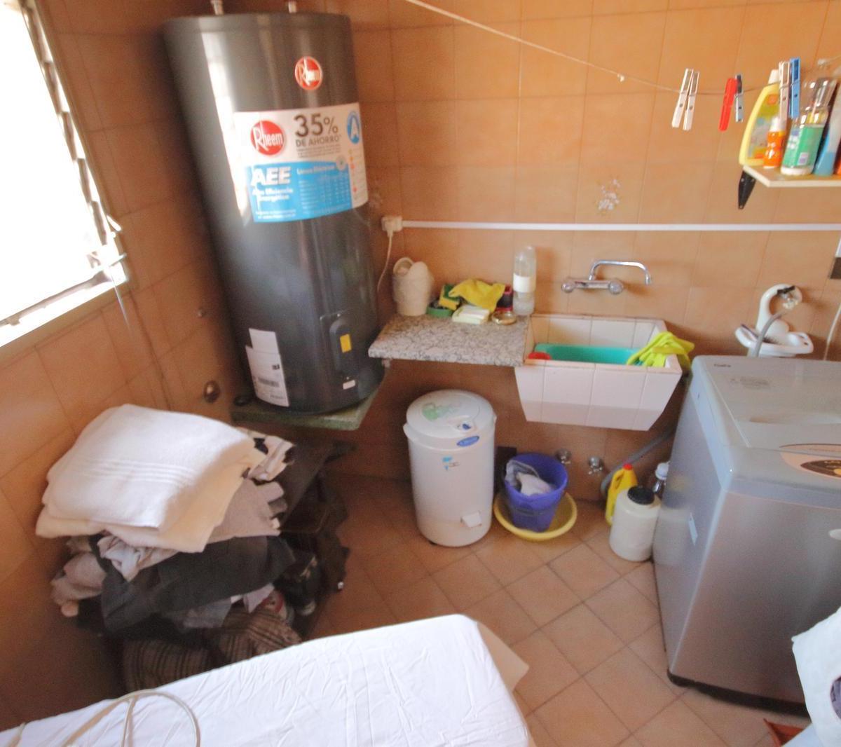 Morón 3918: Casa Lote Propio de 7amb. 2 Patios Terraza 4