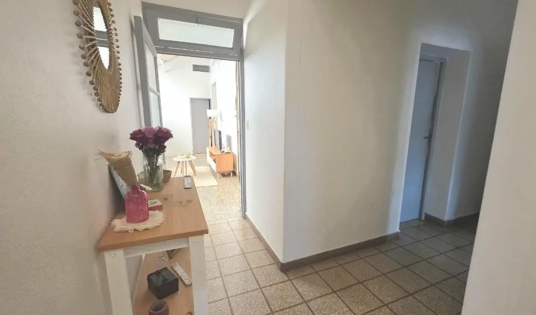 Lacarra 1180: PH 3amb. + patio techado, al frente, sin expensas. 3