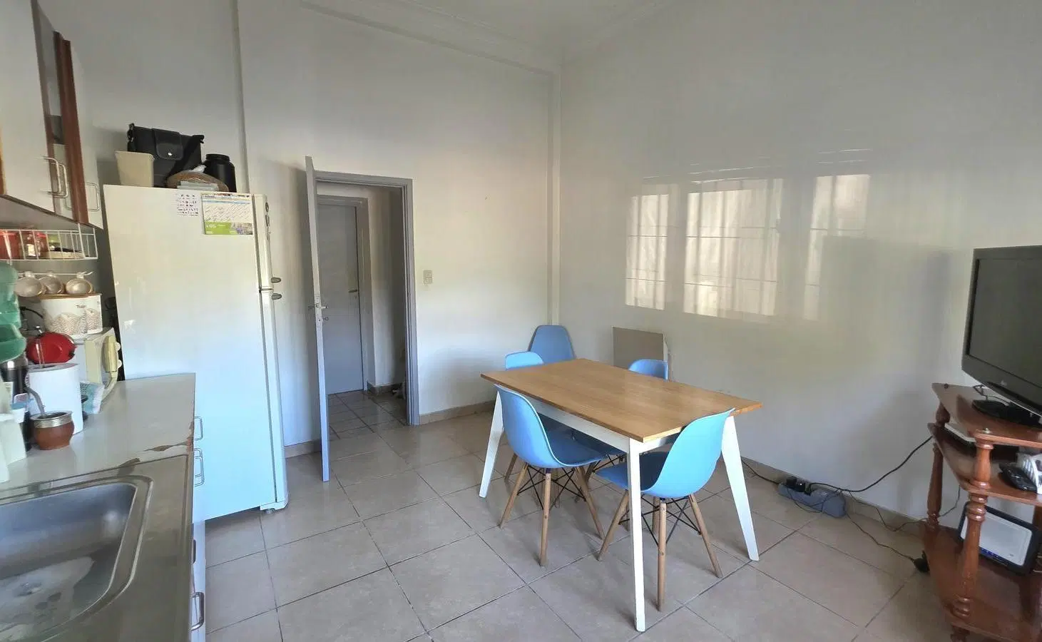 Lacarra 1180: PH 3amb. + patio techado, al frente, sin expensas. 4