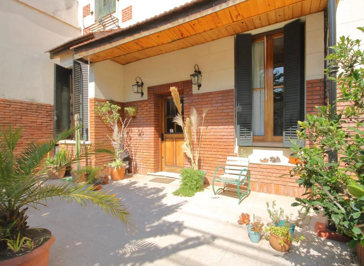 Morón 3918: casa lote propio de 7amb.   2 patios   terraza 2