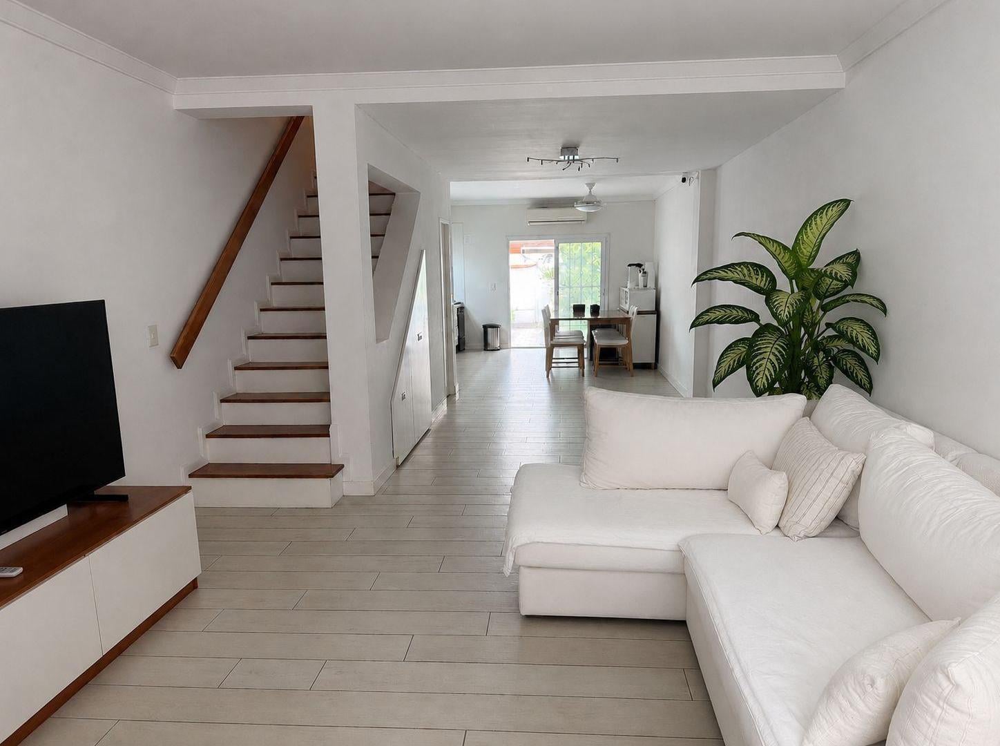 Foto de Concordia 2082: impecable triplex 6amb. patio/quincho pileta cochera, imagen 1