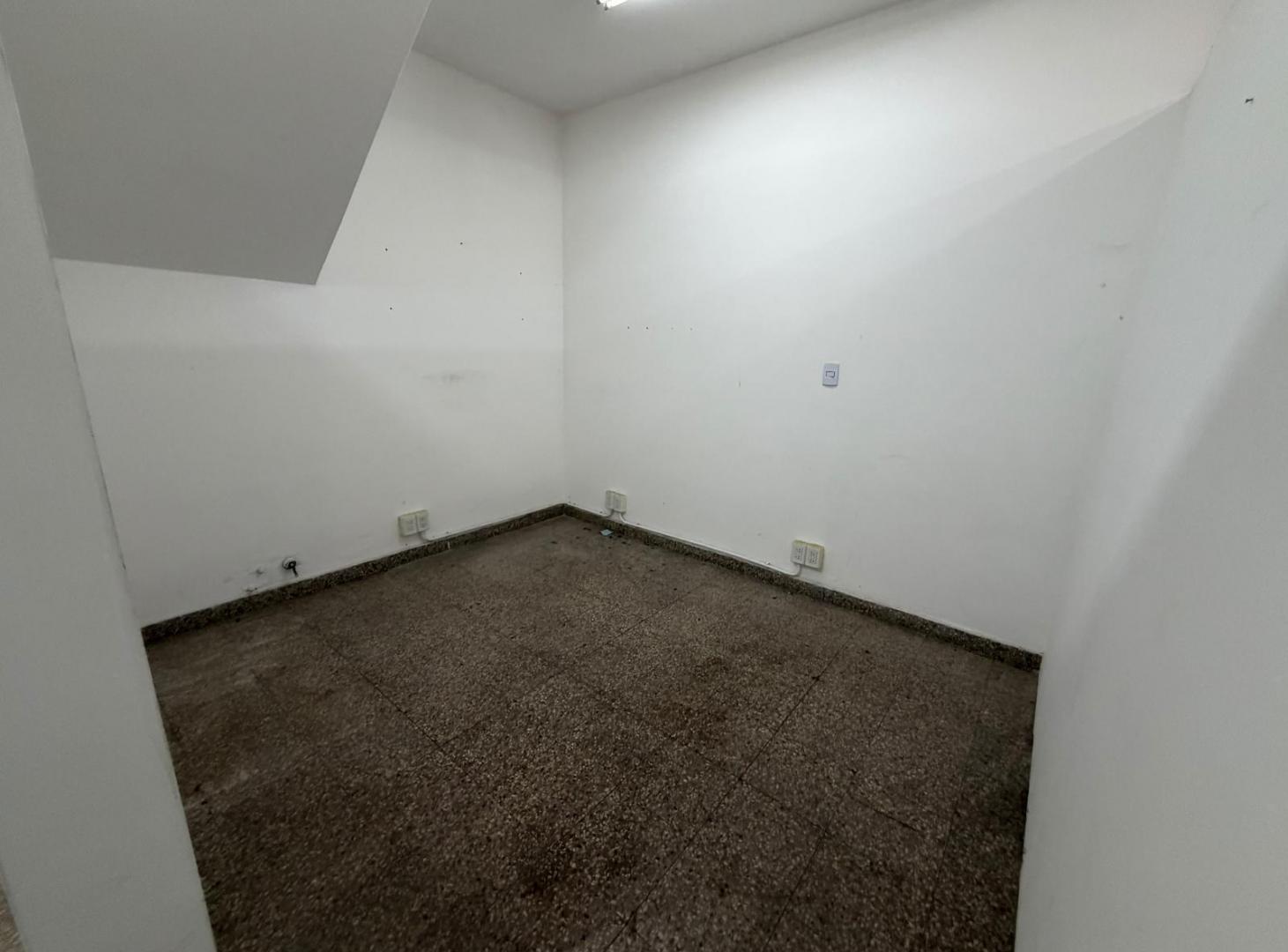 Foto de RAMÓN FALCÓN 4343: SE ALQUILA LOCAL DE 40M2 SIN EXPENSAS, imagen 5