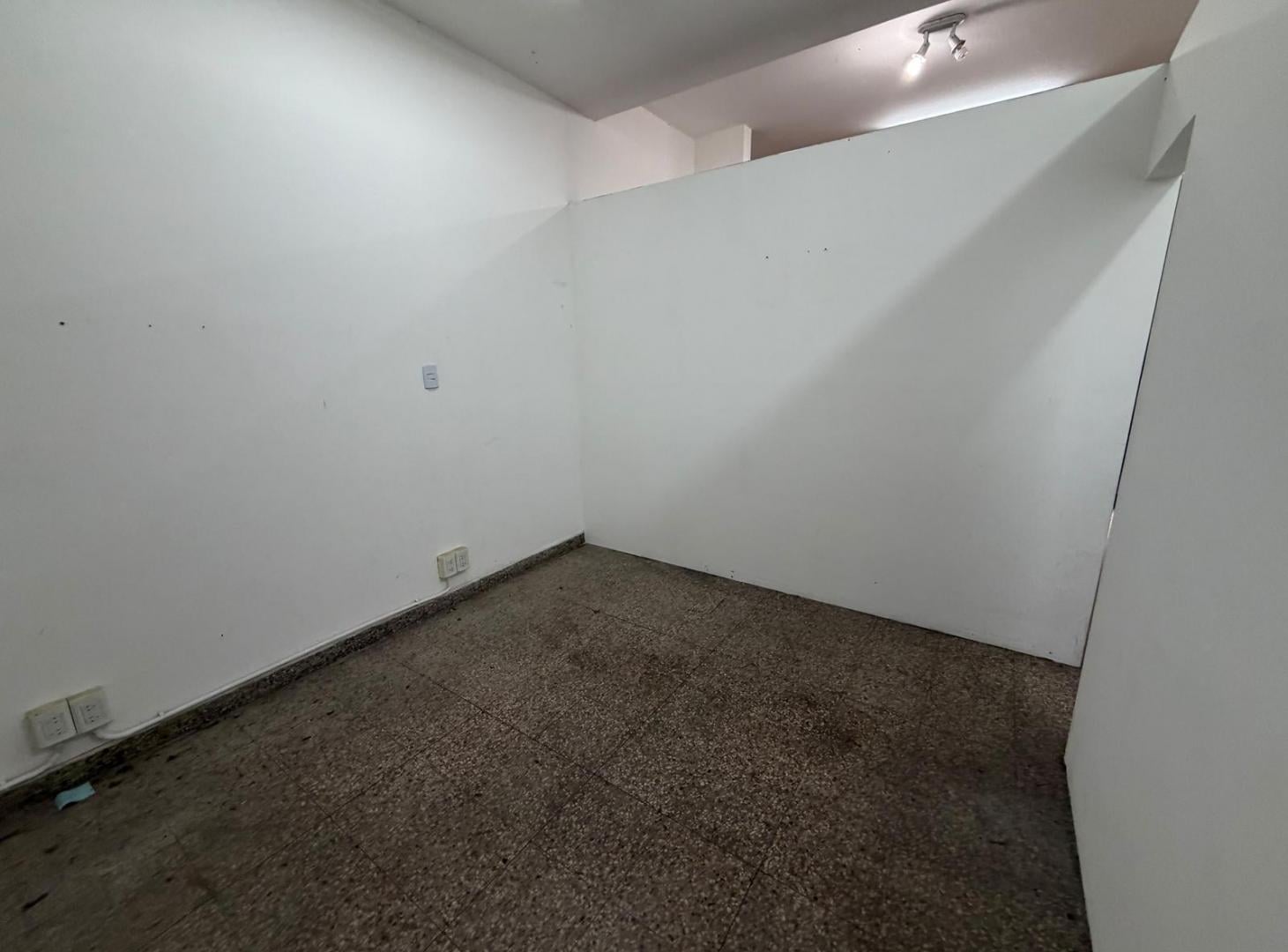 Foto de RAMÓN FALCÓN 4343: SE ALQUILA LOCAL DE 40M2 SIN EXPENSAS, imagen 4