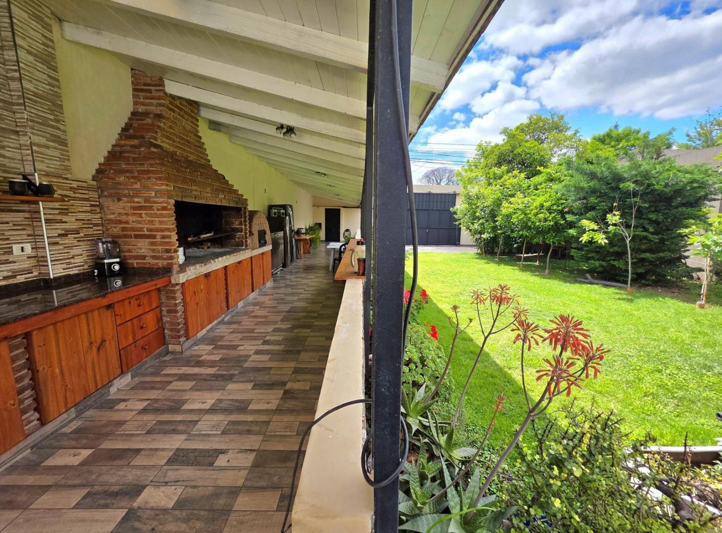 Foto de Moreto 327: IMPECABLE y GRAN casa de 6amb. garage 3 autos quincho, imagen 5