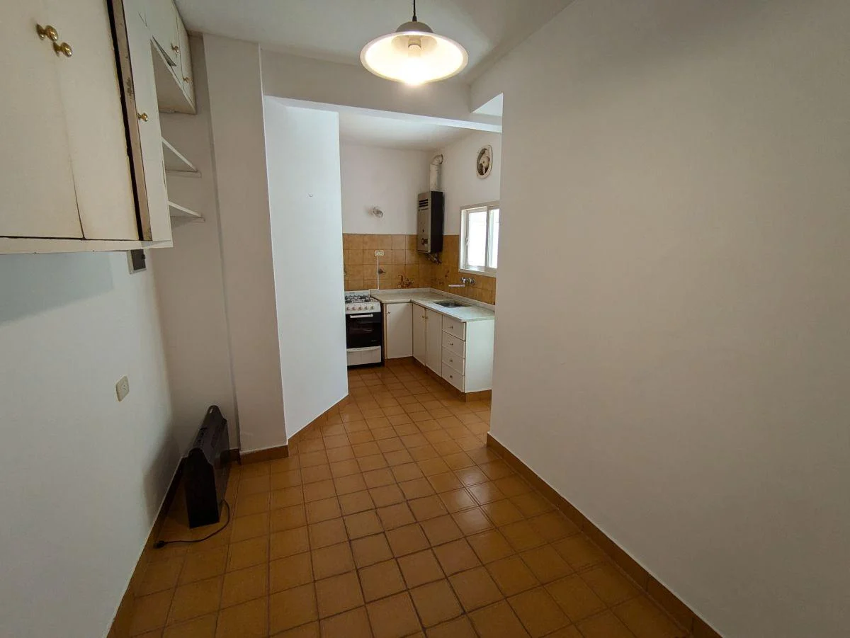 Se VENDE departamento en Zeballos 162