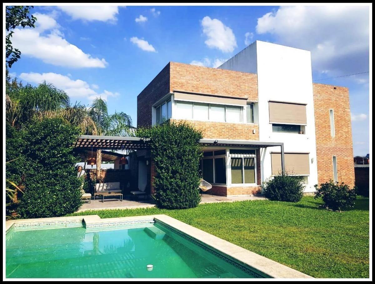Se VENDE Casa ESPECTACULAR en Funes