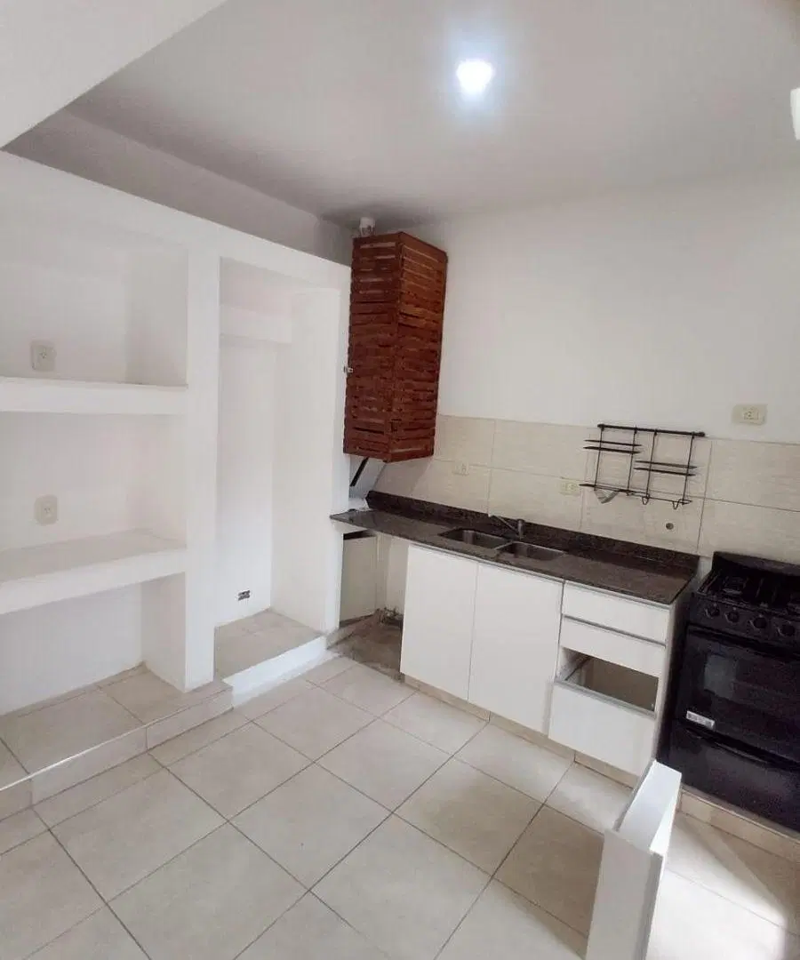 Se ALQUILA departamento interno en Alberdi 4