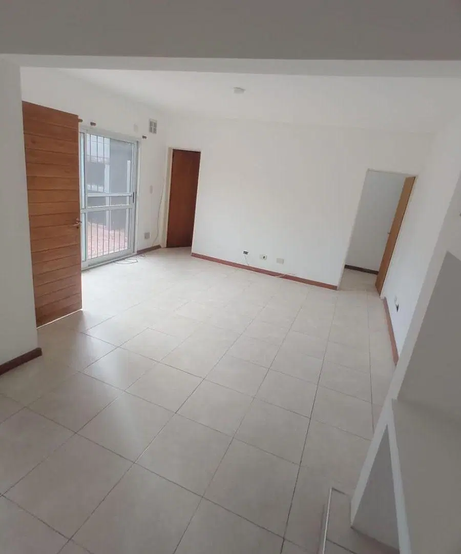 Se ALQUILA departamento interno en Alberdi 2
