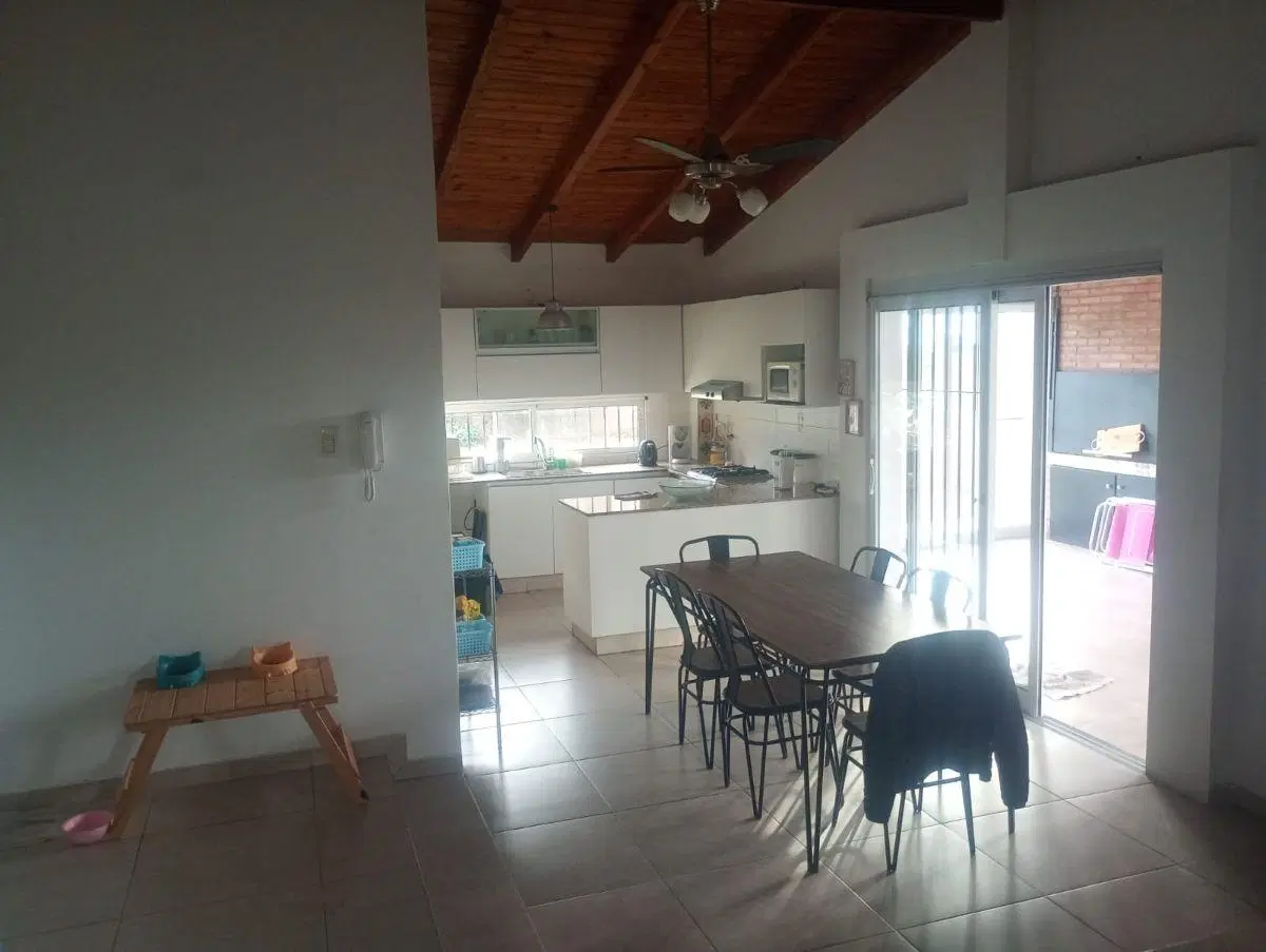 Se ALQUILA ESPECTACULAR casa en Funes 5