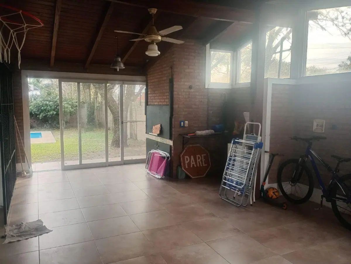 Se ALQUILA ESPECTACULAR casa en Funes 4