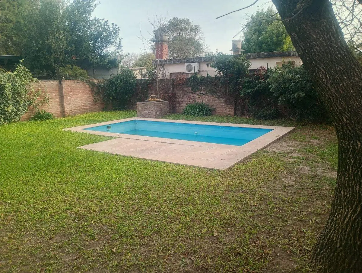 Se ALQUILA ESPECTACULAR casa en Funes 2