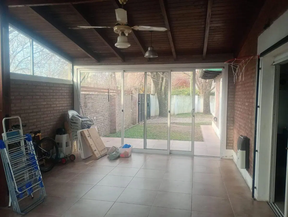 Se ALQUILA ESPECTACULAR casa en Funes 3