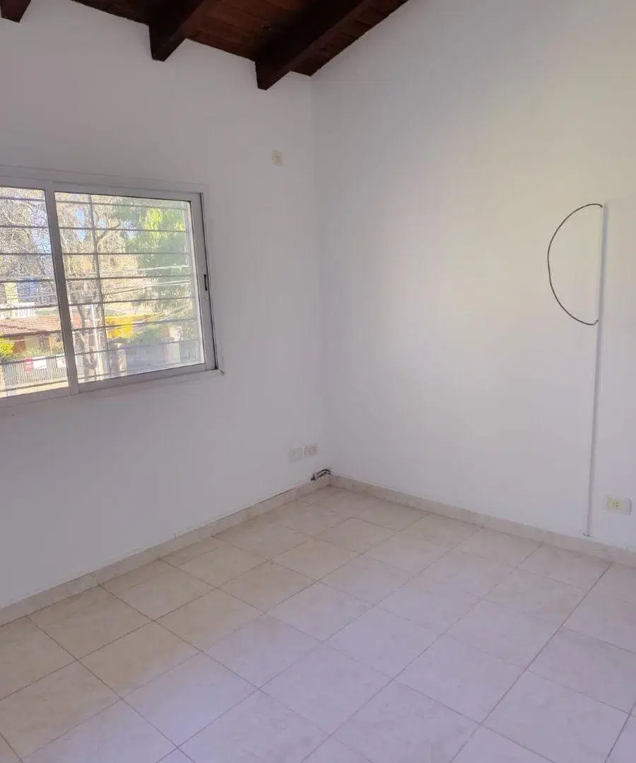 Se ALQUILA casa en Baigorria 3