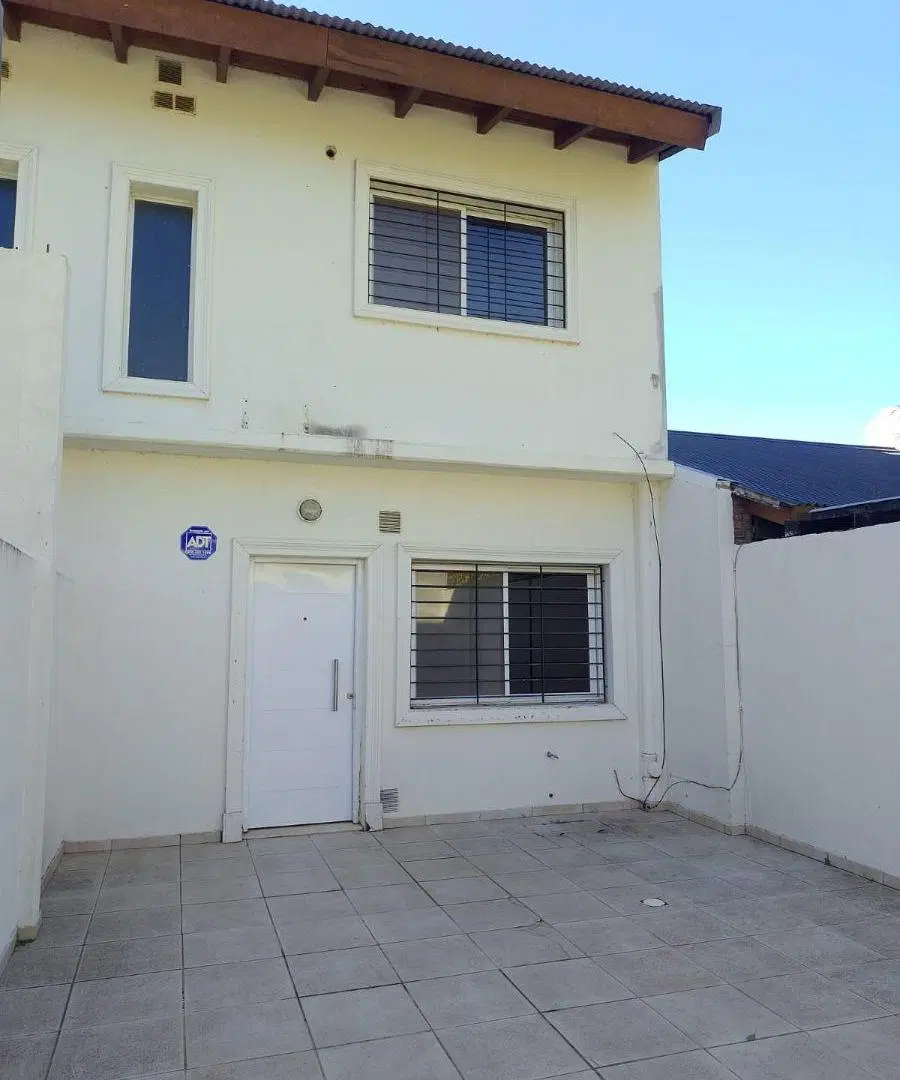 Se ALQUILA casa en Baigorria 2
