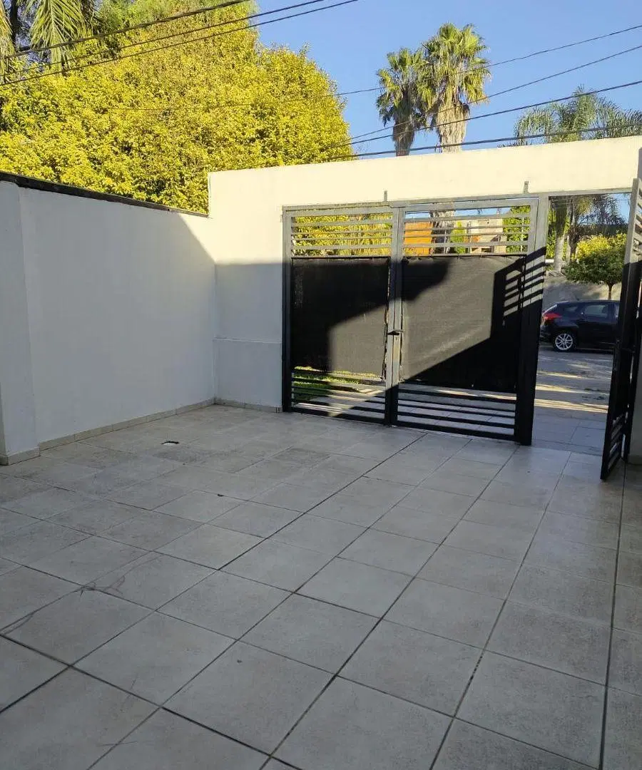 Se ALQUILA casa en Baigorria 4
