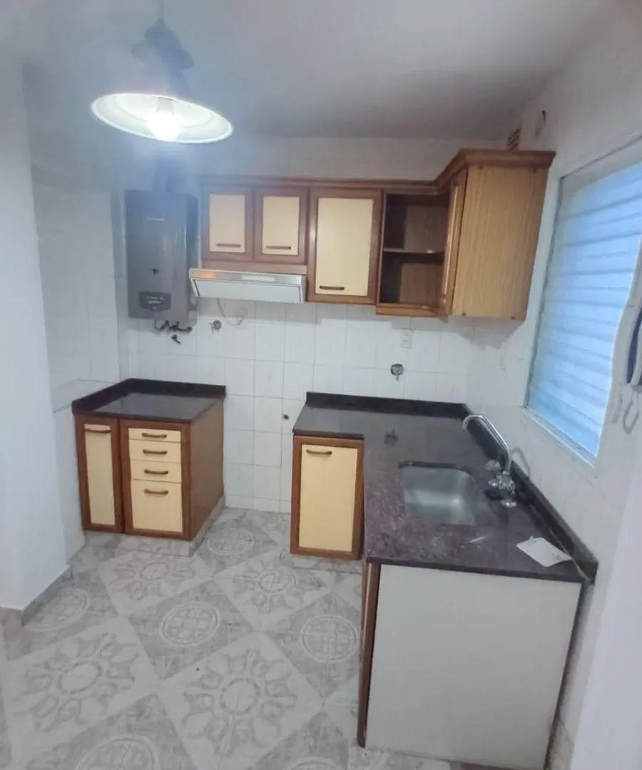 Se ALQUILA Departamento en Alberdi 1