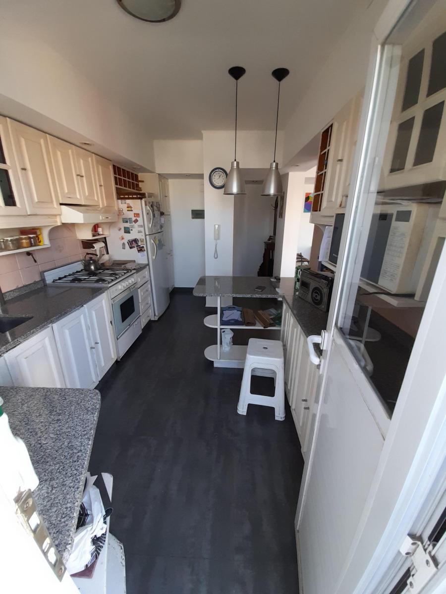 4 Ambientes en Muy Buen Estado con Vista Abierta y Balcón Terraza con Parrilla 4