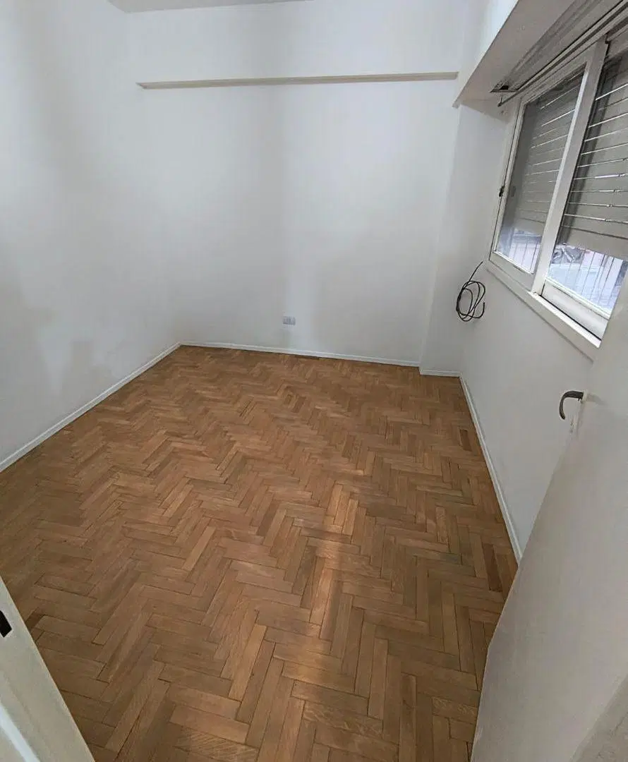 2 ambientes recién pintado con piso de parquet 3