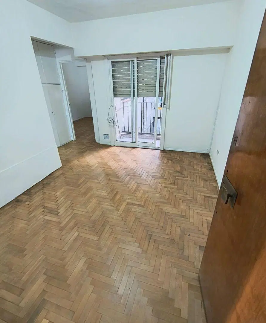 2 ambientes recién pintado con piso de parquet 1