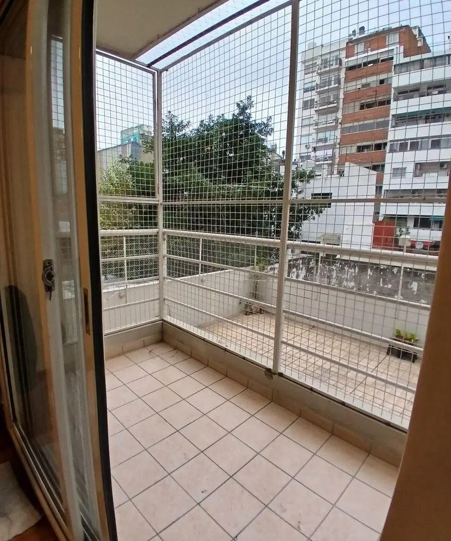 3 ambientes impecable a media cuadra de cabildo 5