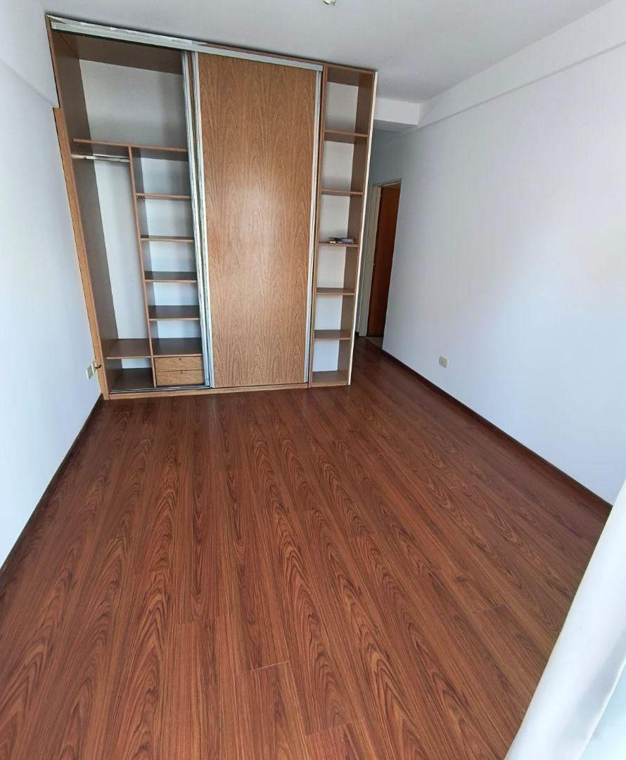 Foto de 1 ambiente dividido a una cuadrad de cabildo, imagen 1