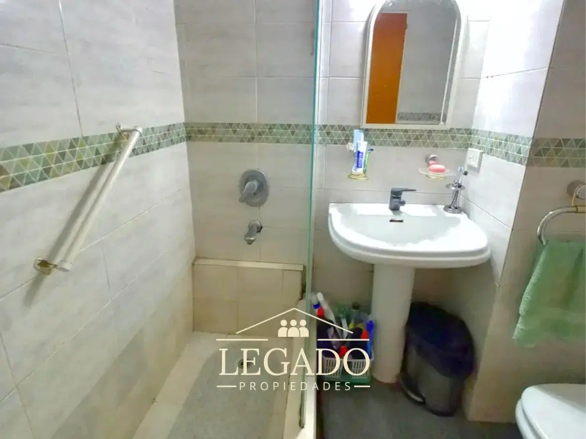 PH 2 ambientes - APTO PROFESIONAL - Villa del Parque - Patio propio - Al frente - Entrada Independie 1