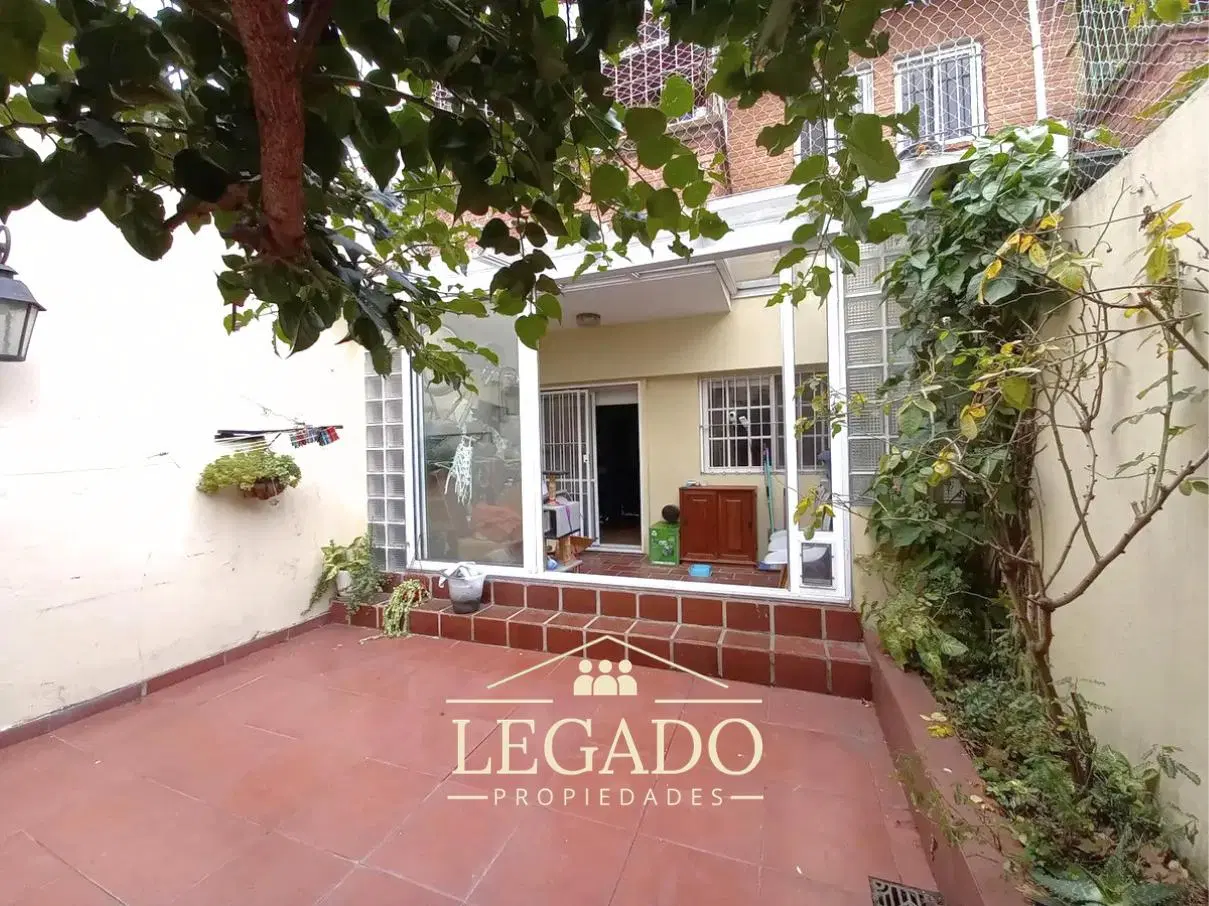 PH 2 ambientes - APTO PROFESIONAL - Villa del Parque - Patio propio - Al frente - Entrada Independie 8