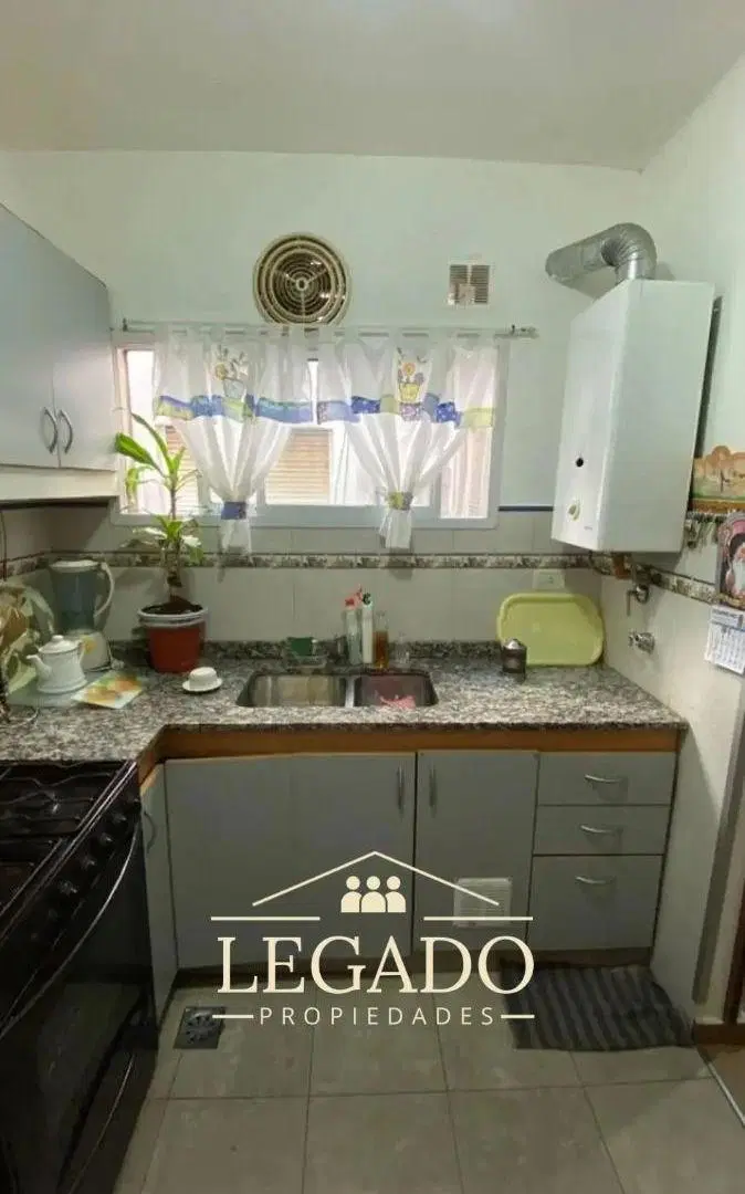 Dpto de 4 ambientes - 3 dormitorios en Tinogasta y Cuenca - Villa del Parque 3