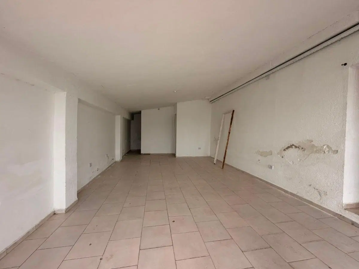 ALQUILO LOCAL 55 M2 SOBRE AV. SIMON BOLIVARD – LA CALERA – B° INDUSTRIAL 5