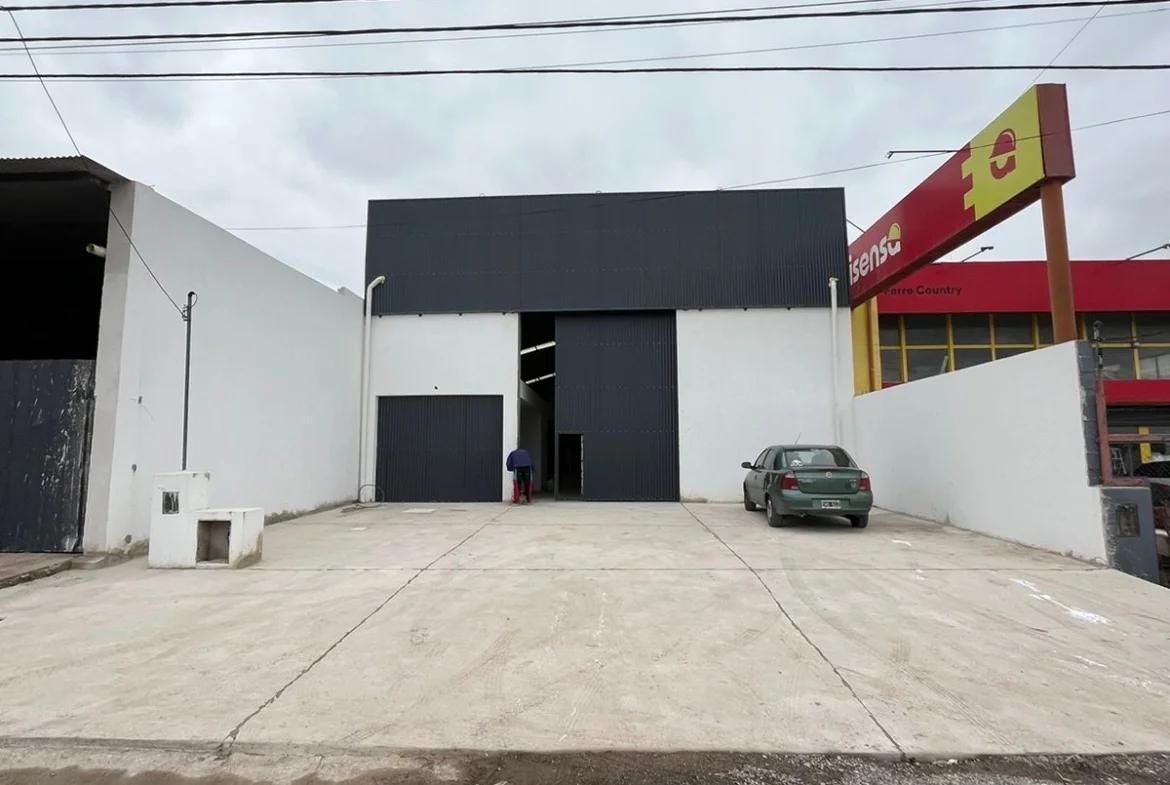 Foto de ALQUILO GALPON 396 M2 + OFICINA 9M2 – LA CALERA – CUESTA COLORADA, imagen 2