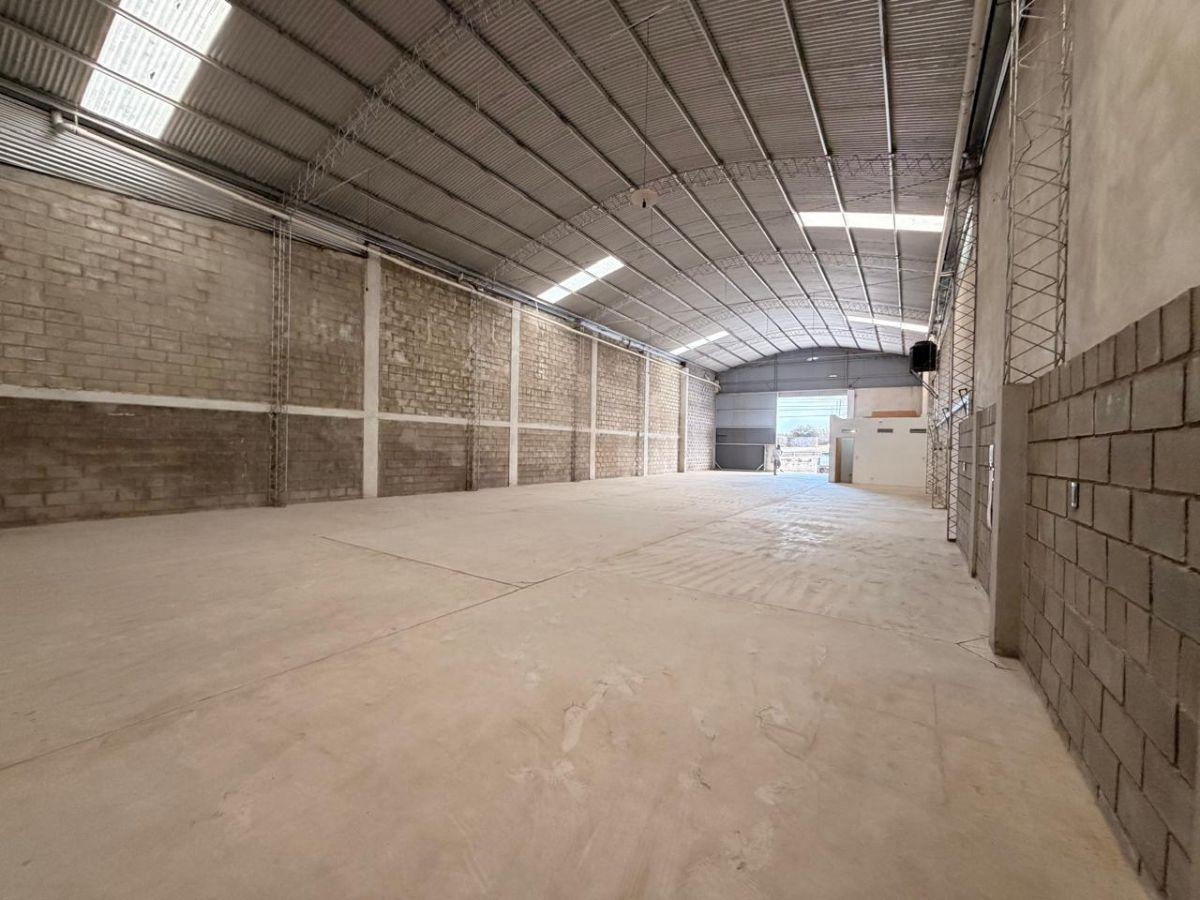 Foto de ALQUILO GALPON 396 M2 + OFICINA 9M2 – LA CALERA – CUESTA COLORADA, imagen 5
