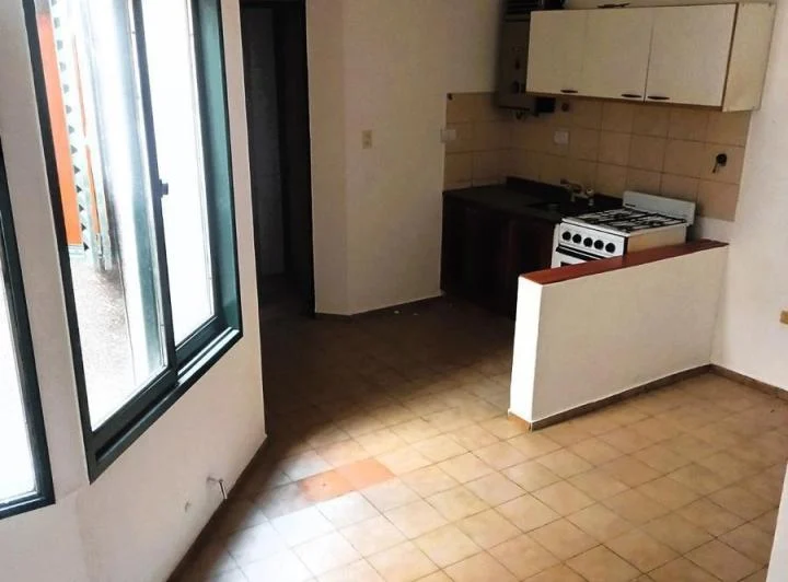 Bº ALBERDI - 1 DORMITORIO 1° PISO POR ESCALERA 1
