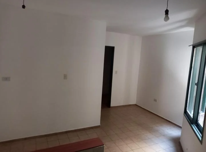 Bº ALBERDI - 1 DORMITORIO 1° PISO POR ESCALERA 3