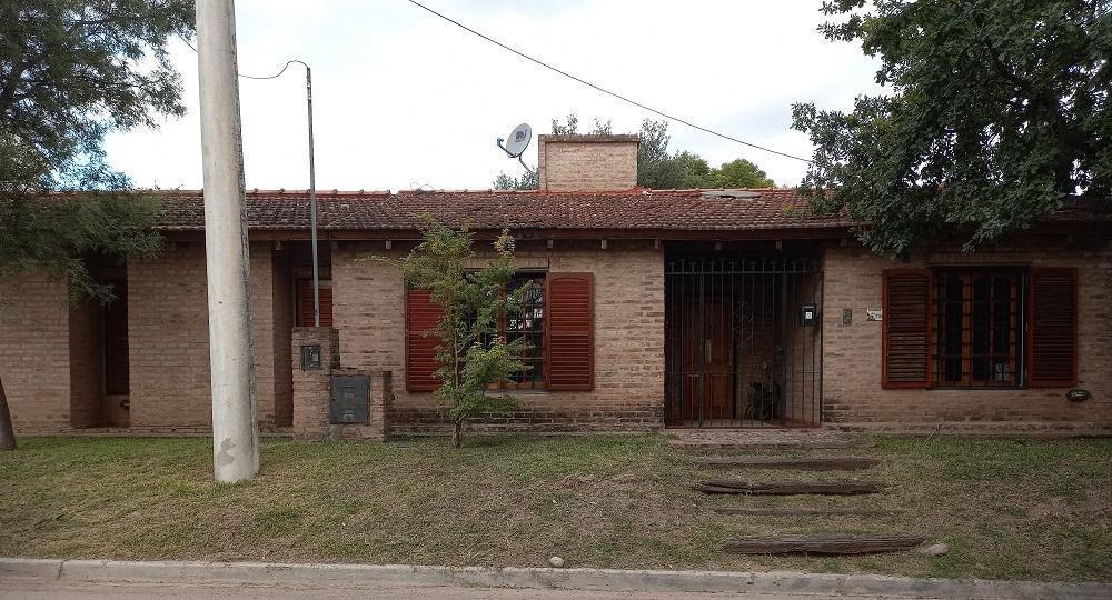 ARGUELLO CASA 3 DORMITORIOS PATIO, PILETA, QUINCHO