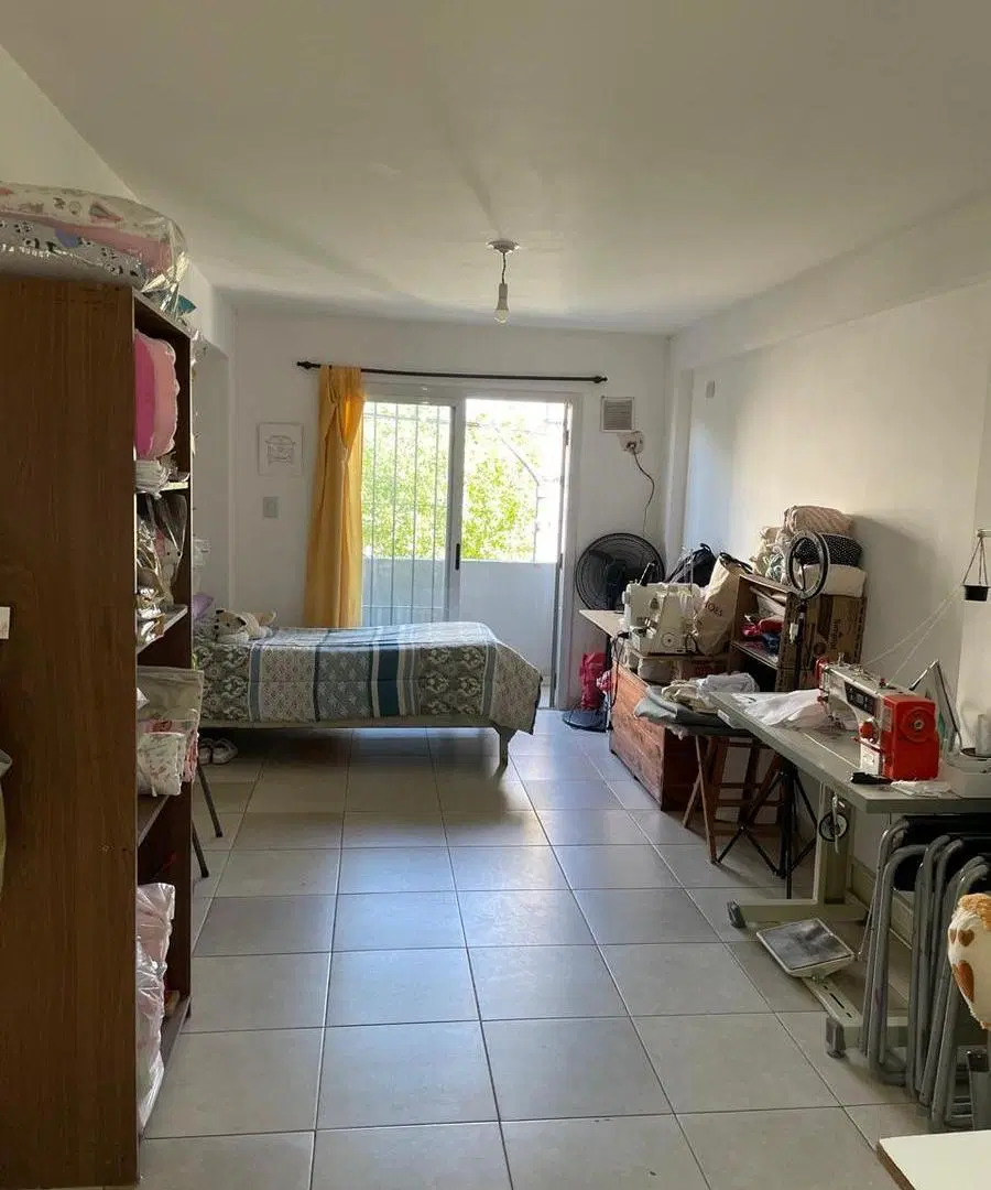 MONOAMBIENTE CON 2 BALCONES Y COCINA SEPARADA CON RENTA 5